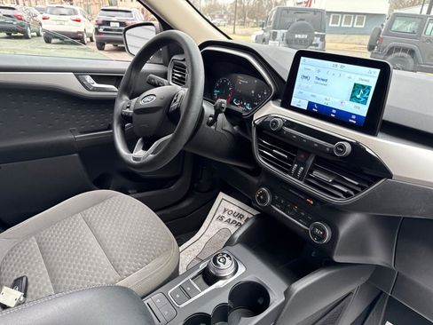 Used 2020 Ford Escape SE image 12
