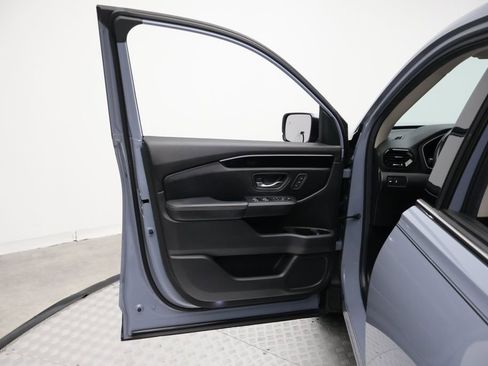 Used 2024 Honda Pilot Touring image 16