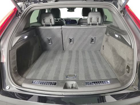 Certified 2025 Cadillac XT4 Premium Luxury image 8