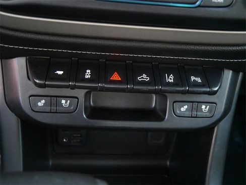 Used 2021 GMC Canyon Denali image 22