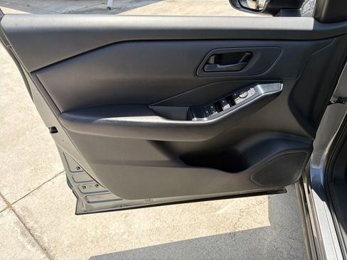 Used 2024 Nissan Rogue S FWD image 14