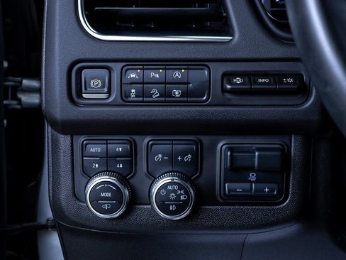 Used 2023 GMC Yukon XL AT4 AWD/4WD image 12