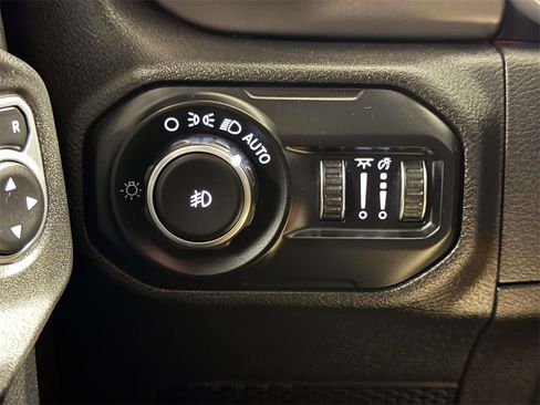 Used 2018 Jeep Wrangler Sport S image 19