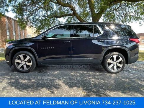 Used 2020 Chevrolet Traverse LT w/ LT Premium Package FWD image 2