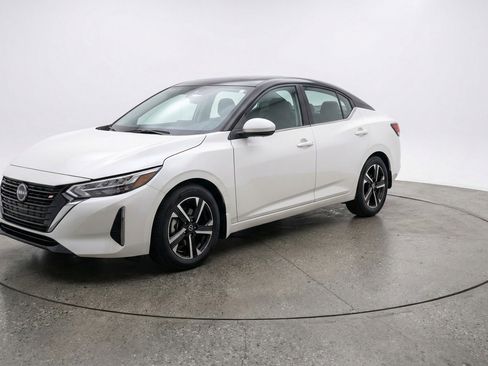 Used 2025 Nissan Sentra SV image 3