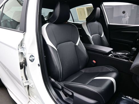 Used 2025 Toyota Camry SE w/ Convenience Package FWD image 14