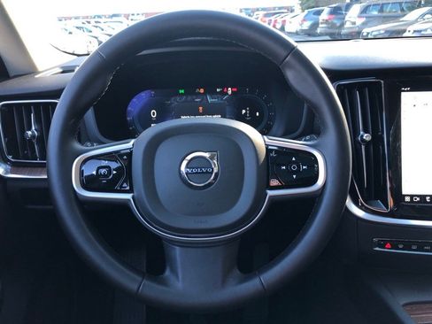 Used 2025 Volvo V60 B5 Cross Country Plus image 18