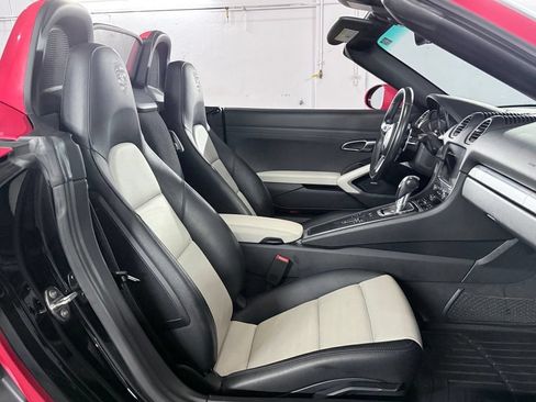 Used 2018 Porsche 718 Boxster RWD image 23