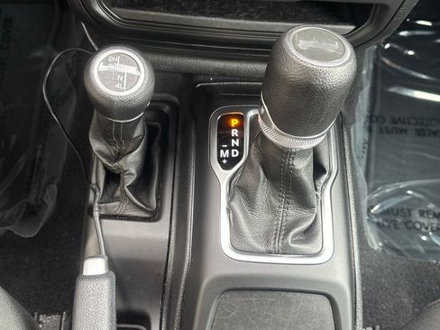 Used 2021 Jeep Wrangler Unlimited Sport image 12