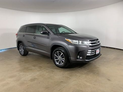 Used 2017 Toyota Highlander XLE w/ Protection Package #3 image 5