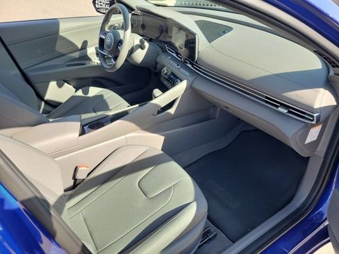 Certified 2025 Hyundai Elantra SEL FWD image 19