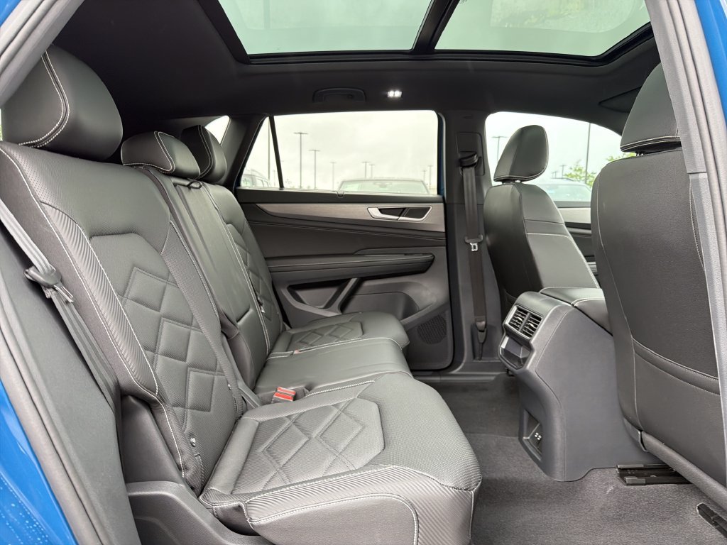 New 2025 Volkswagen Atlas Cross Sport SE FWD image 15