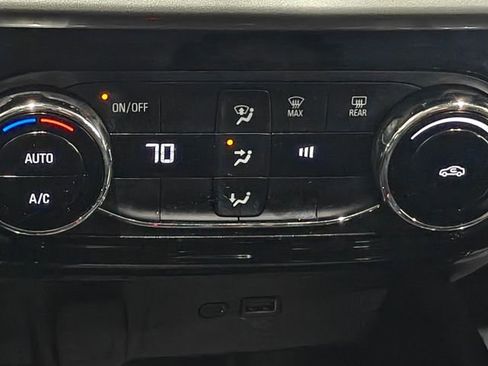 Used 2025 Chevrolet Trax LT image 8