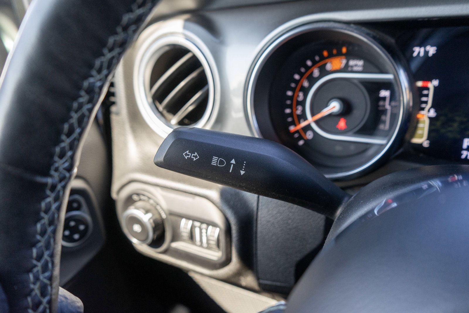 Used 2019 Jeep Wrangler Unlimited Sahara AWD/4WD image 26