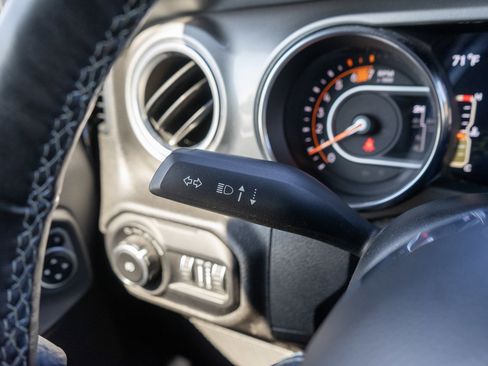 Used 2019 Jeep Wrangler Unlimited Sahara AWD/4WD image 26