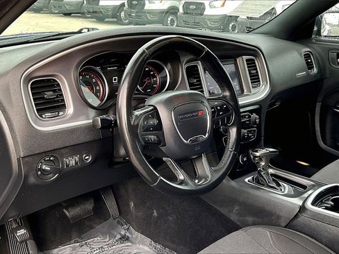 Used 2019 Dodge Charger SXT image 13