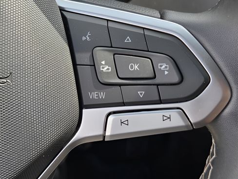 Used 2023 Volkswagen Atlas Cross Sport SE FWD image 9