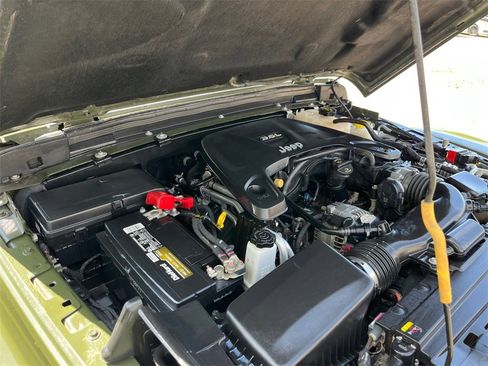 Used 2020 Jeep Wrangler Unlimited Rubicon w/ Uconnect 4C Nav & Sound Group image 36