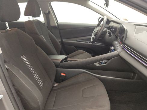 Used 2025 Hyundai Elantra SEL FWD image 21