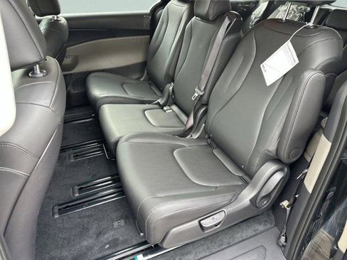 New 2026 Kia Carnival image 12