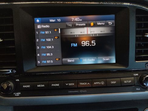 Used 2017 Hyundai Elantra SE FWD image 25