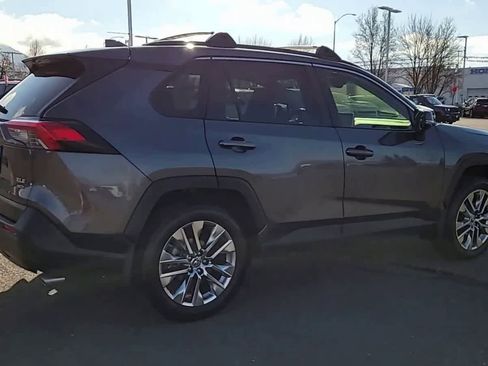 Used 2019 Toyota RAV4 XLE Premium w/ Advanced Technology Package image 8