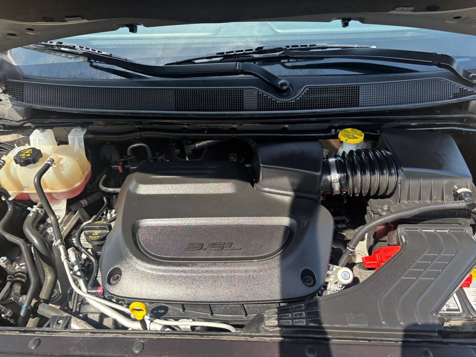 Used 2025 Chrysler Pacifica Limited FWD image 36