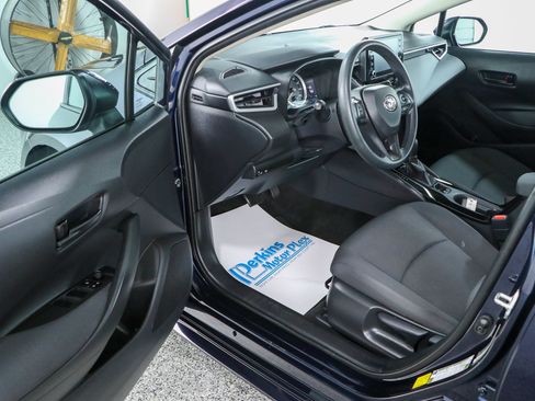 Used 2022 Toyota Corolla LE w/ Carpet Mat Package (TMS) FWD image 3
