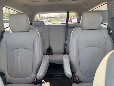 Used 2011 Chevrolet Traverse LTZ FWD image 30