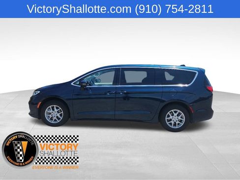 Certified 2023 Chrysler Pacifica Touring-L FWD image 17