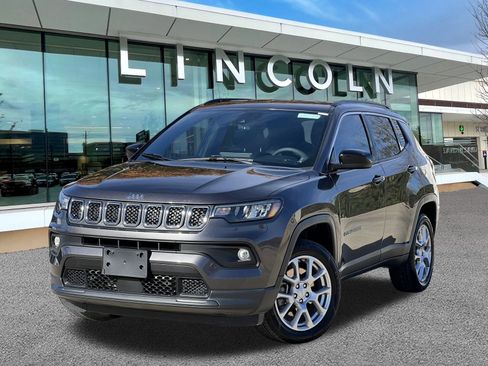 Used 2023 Jeep Compass Latitude image 1