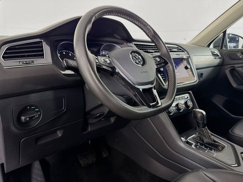 Used 2021 Volkswagen Tiguan SE w/ Panoramic Sunroof Package image 22