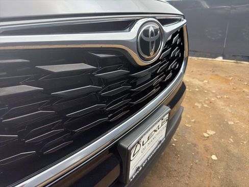 Used 2023 Toyota Highlander Limited AWD/4WD image 37