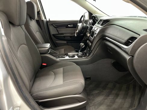 Used 2015 Chevrolet Traverse LT w/ Style and Technology Package FWD image 38