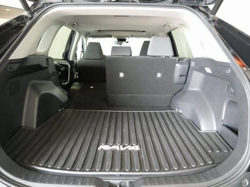 Used 2022 Toyota RAV4 XLE w/ Convenience Package image 27
