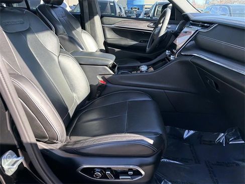 Used 2023 Jeep Grand Cherokee Overland w/ Luxury Tech Group IV image 7