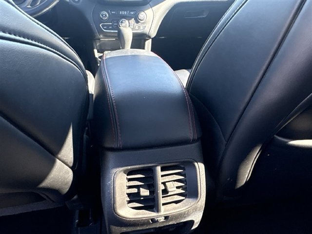 Used 2019 Jeep Cherokee Trailhawk w/ Comfort/Convenience Group AWD/4WD image 22