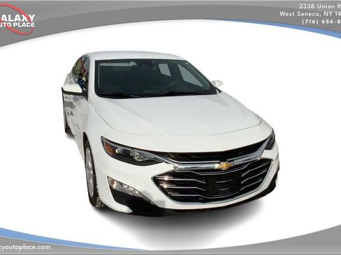 Used 2024 Chevrolet Malibu LT image 3