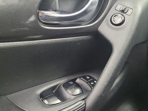 Used 2020 Nissan Rogue SV FWD image 27