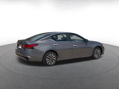 Used 2025 Nissan Altima 2.5 SV FWD image 15