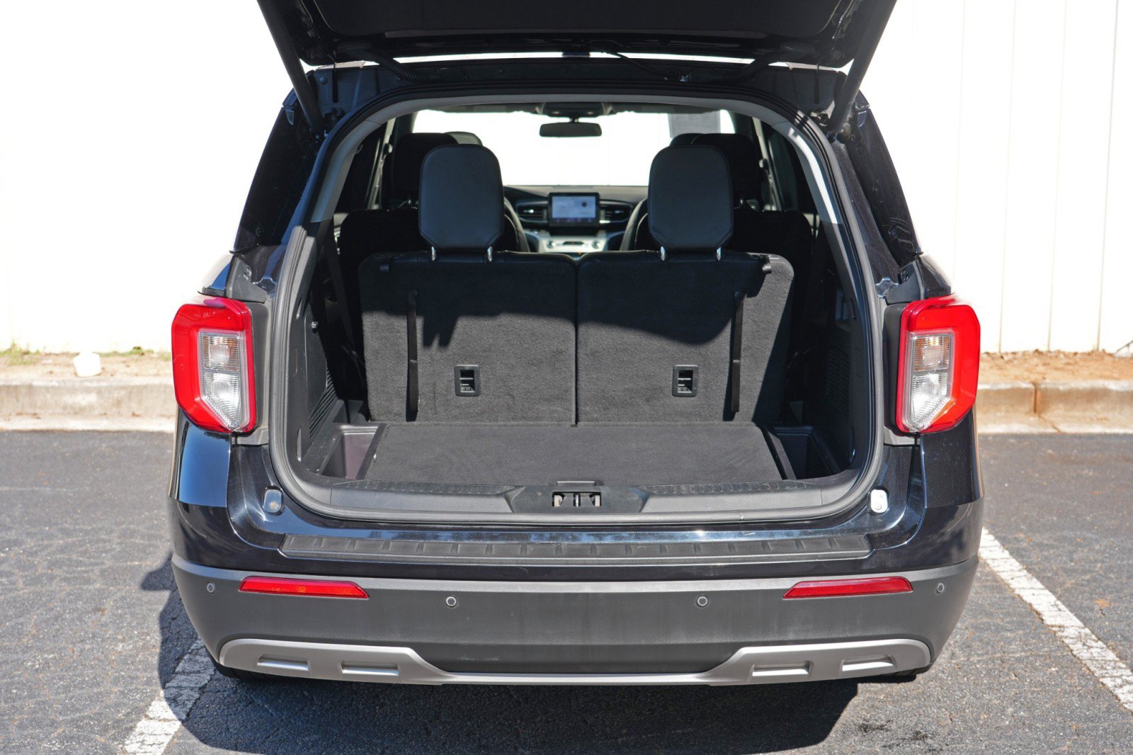 Used 2022 Ford Explorer XLT w/ Equipment Group 202A RWD image 9