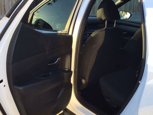 Used 2025 Hyundai Santa Cruz SE image 11