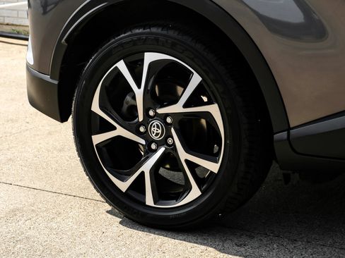 Used 2021 Toyota C-HR XLE FWD image 46