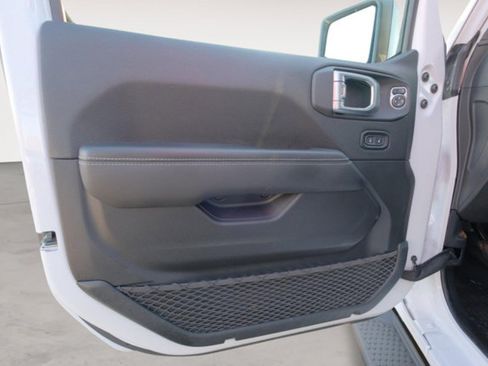 Used 2020 Jeep Wrangler Unlimited Sahara AWD/4WD image 11