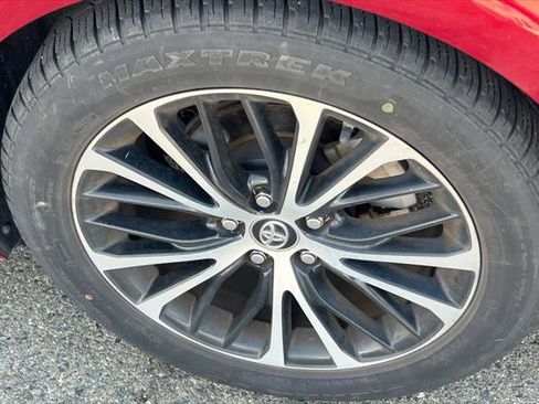 Certified 2018 Toyota Camry SE w/ Moonroof Package image 16