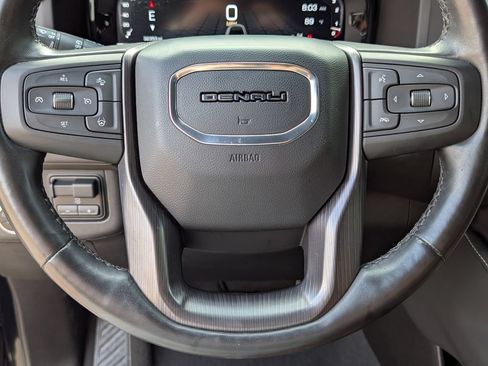 Used 2023 GMC Yukon XL Denali Ultimate AWD/4WD image 5