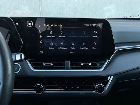 Used 2025 Chevrolet Equinox LT image 23