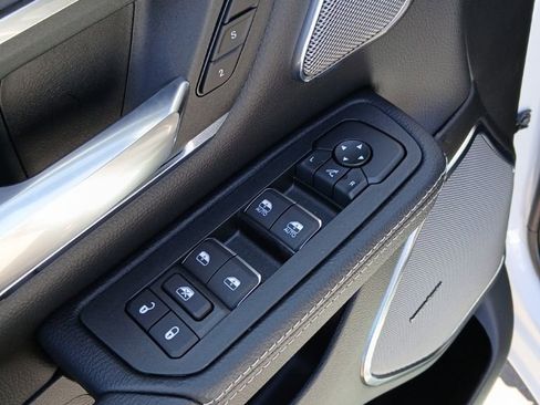 New 2026 RAM 1500 Laramie AWD/4WD image 4