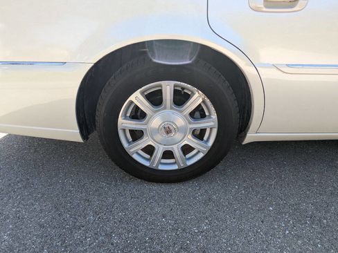 Used 2008 Cadillac DTS Luxury I w/ Sun And Sound Package image 34