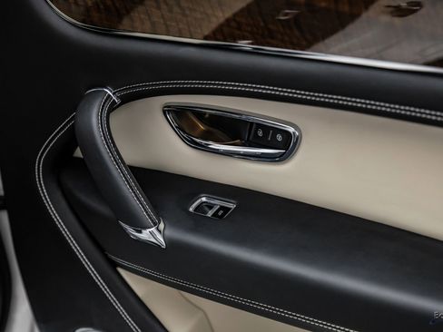Used 2019 Bentley Bentayga image 93